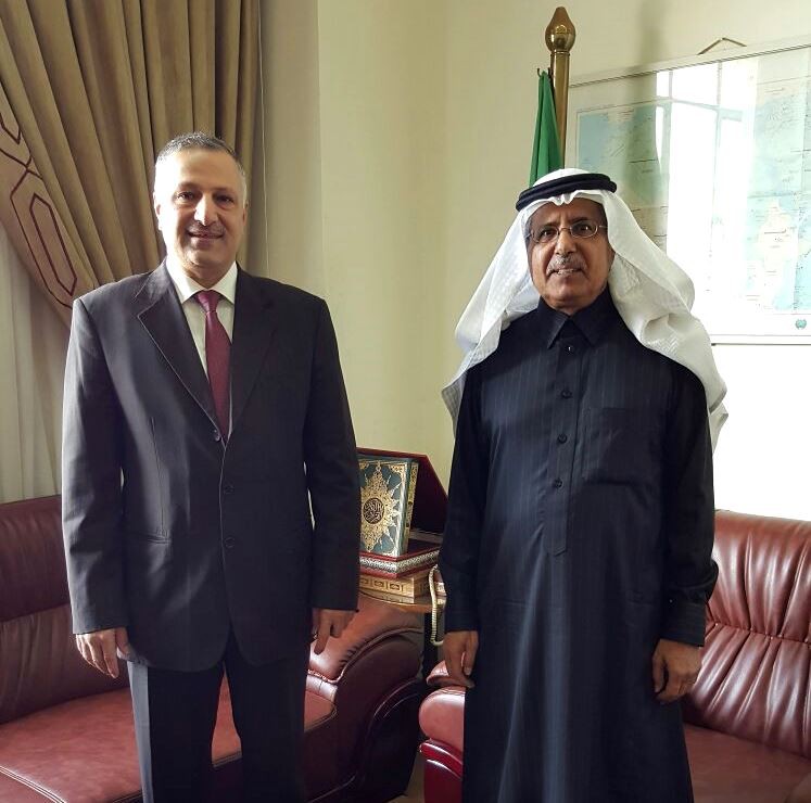 الدكتور “محمد التويجري” الأمين العام المساعد لجامعة الدول العربية يستقبل في مكتبه صباح اليوم السفير “عماد طارق الجنابي” رئيس المجلس العربي الأفريقي للتكامل والتنمية بمقر جامعة الدول العربية .