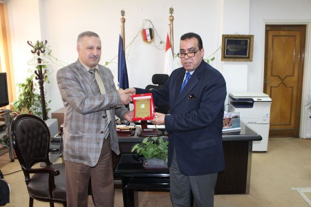 السفير عماد طارق الجنابي يزور جامعة قناة السويس مع اعضاء المجلس. السفير عماد طارق الجنابي يزور جامعة قناة السويس مع اعضاء المجلس.